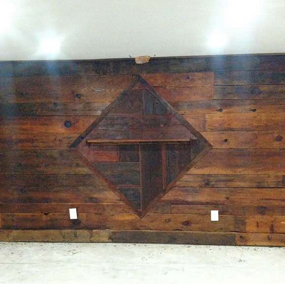 Reclaimed barnwood - Picture 2 of 4